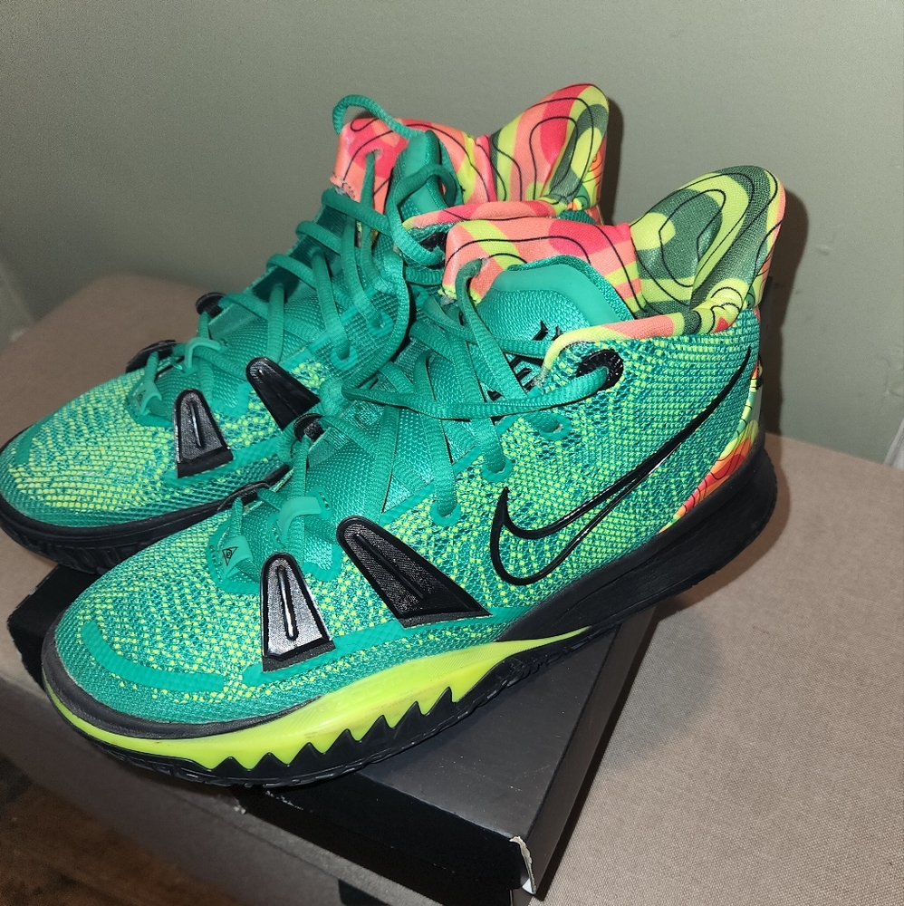 Nike Kyrie 7